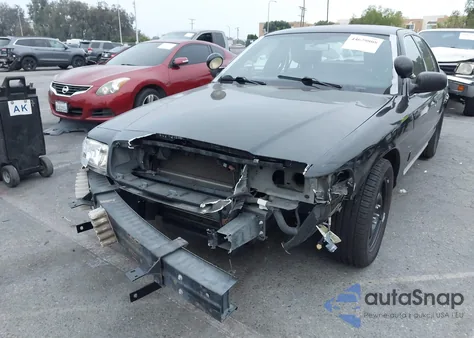 2011 Ford Crown Victoria Police Interceptor z USA, uszkodzony, nr VIN 2FABP7BV2BX167881